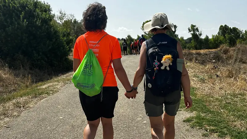 Vania Guerini, presidente de «La nuova cordata di Iseo», con Alessia, una delle ragazze con disabilità