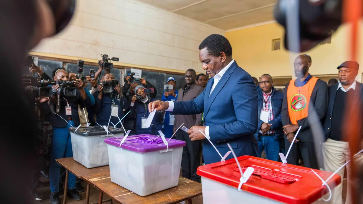 Hakainde Hichilema al voto - Foto Ansa © www.giornaledibrescia.it