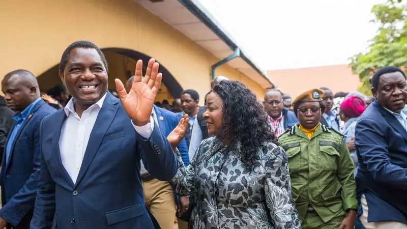 Hakainde Hichilema con la first lady Mutinta Hichilema - Foto Ansa © www.giornaledibrescia.it