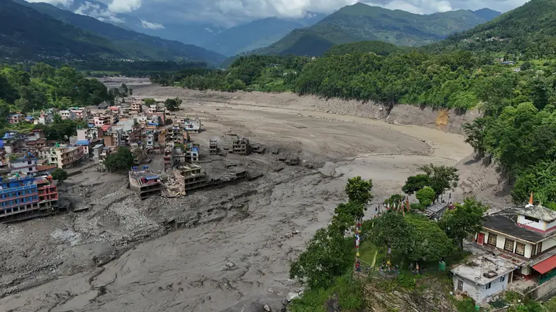 Una scena di distruzione in Nepal - Foto Epa © www.giornaledibrescia.it