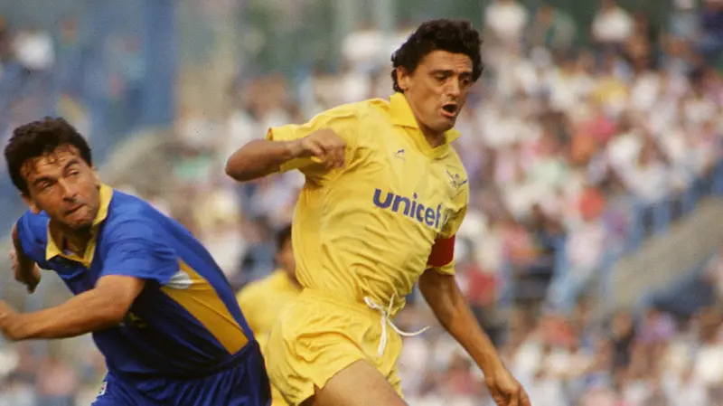Altobelli con la maglia (gialla) del Brescia e lo sponsor Unicef - Foto Archivio Eden/GdB © www.giornaledibrescia.it