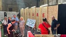 Il tunnel sensoriale allestito in un'altra città