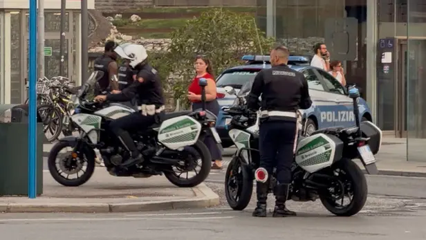 Polizia di Stato e Locale sul luogo dell'incidente - © www.giornaledibrescia.it