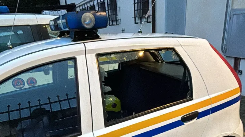 L'auto della Protezione civile danneggiata a Castrezzato - © www.giornaledibrescia.it