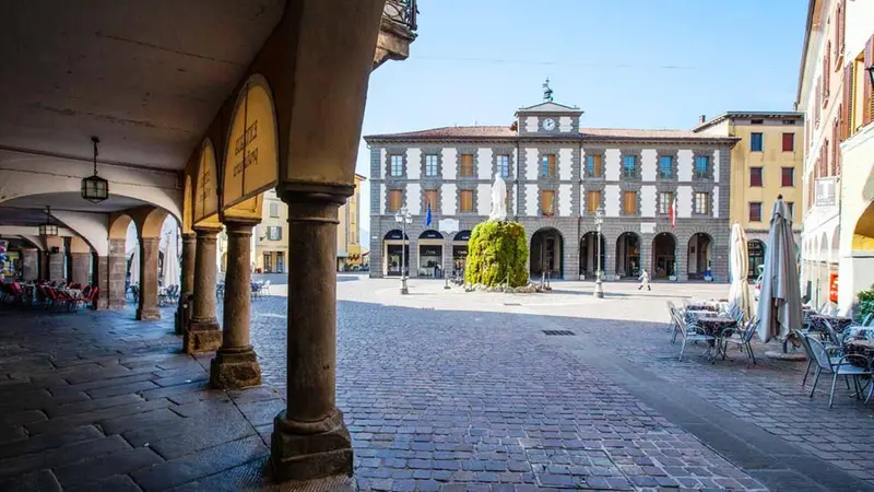 Il Municipio di Iseo - © www.giornaledibrescia.it