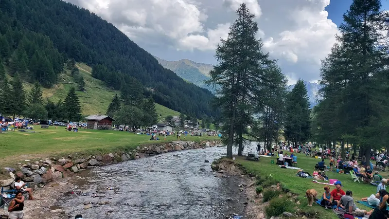 Relax per i turisti a Ponte di Legno - © www.giornaledibrescia.it