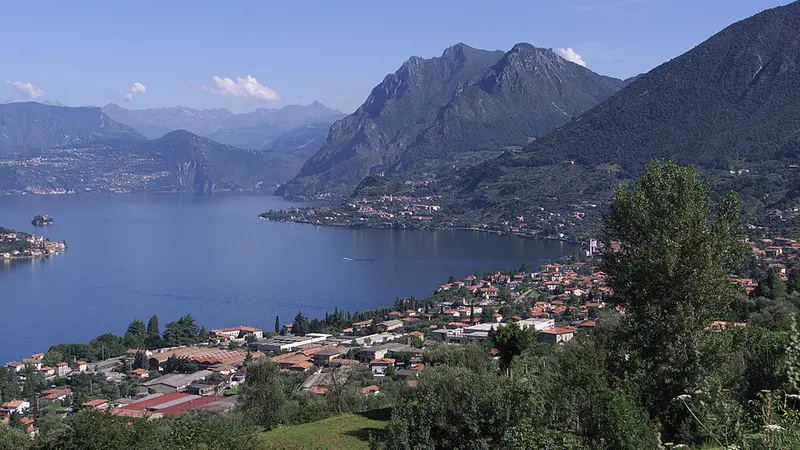Una veduta aerea del lago d'Iseo - © www.giornaledibrescia.it