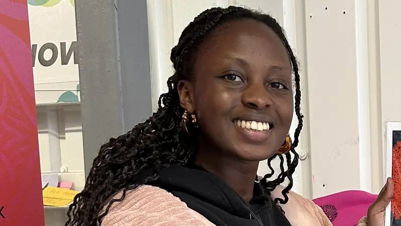 L’artista Precious Seronga