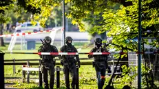 epa13199960 Armed police officers patrol near the Schachen horse racing track following a shooting, in Aarau, Switzerland, 30 August 2026. One person was killed and five others were injured in an overnight shooting during a rave event near the horse racing track in Aarau's Schachen district, according to the local police. EPA/MICHAEL BUHOLZER