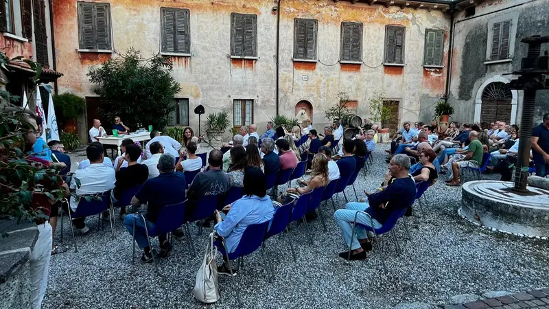 Le persone presenti alla presentazione - © www.giornaledibrescia.it
