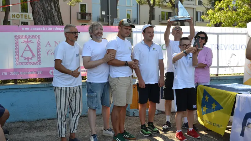 La squadra della Fondazione Anffas Desenzano-Rivoltella che ha chiuso al primo posto - © www.giornaledibrescia.it