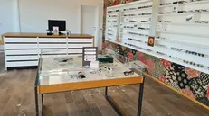 La spaccata nel negozio di ottica a Corte Franca