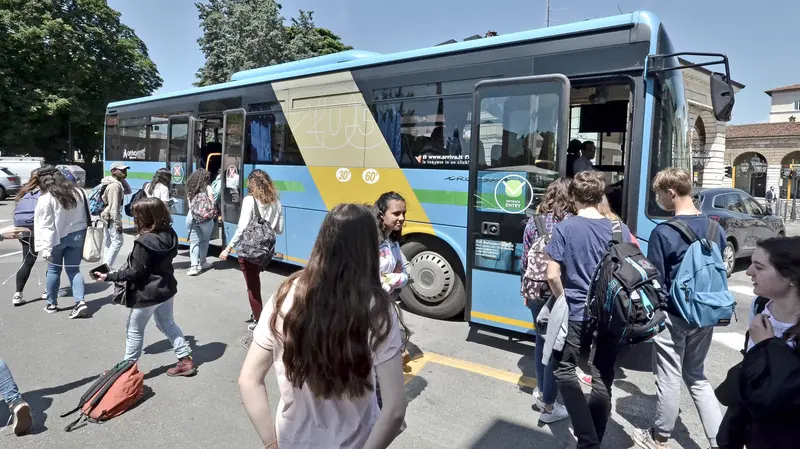 Un autobus in città - © www.giornaledibrescia.it