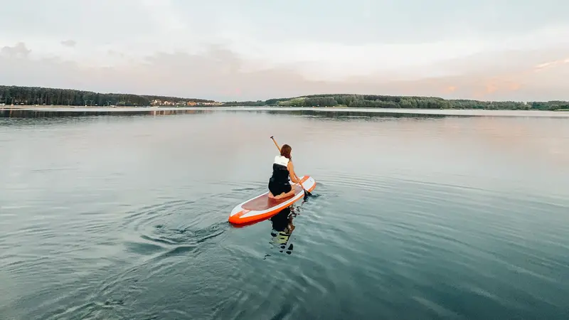 Un sup, ovvero uno stand up paddle