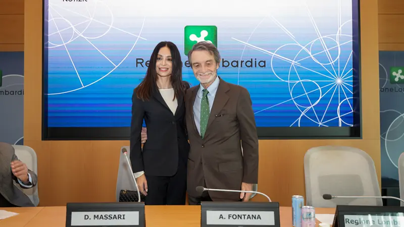 Debora Massari con il presidente Attilio Fontana - © www.giornaledibrescia.it
