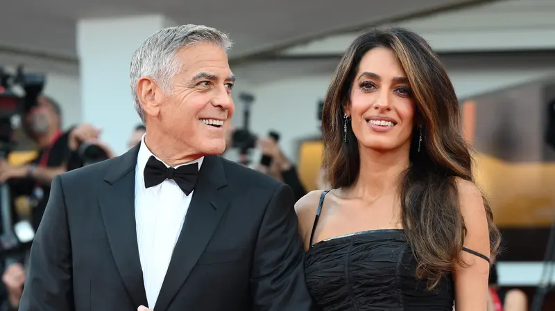 George Clooney al Lido con la moglie Amal Alamuddin - Foto Ansa © www.giornaledibrescia.it