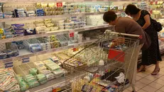 Il carovita pesa anche sulle spese alimentari - © www.giornaledibrescia.it