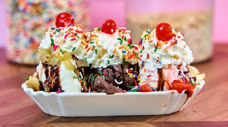Una coloratissima banana split