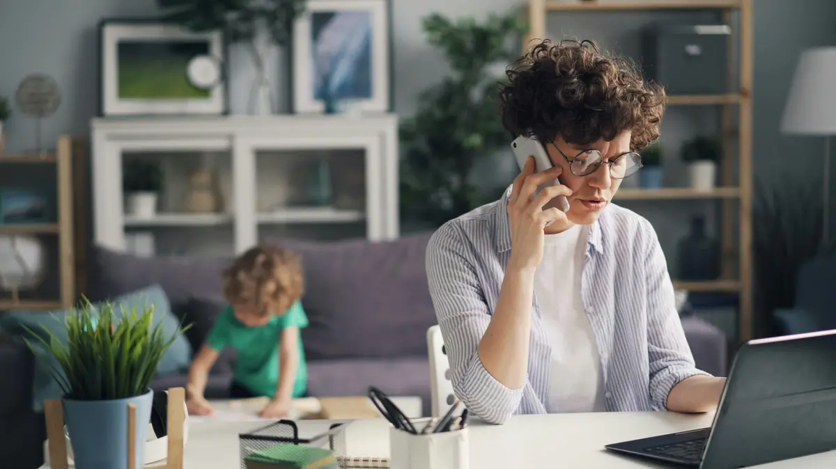 Donne divise tra carriera e cura