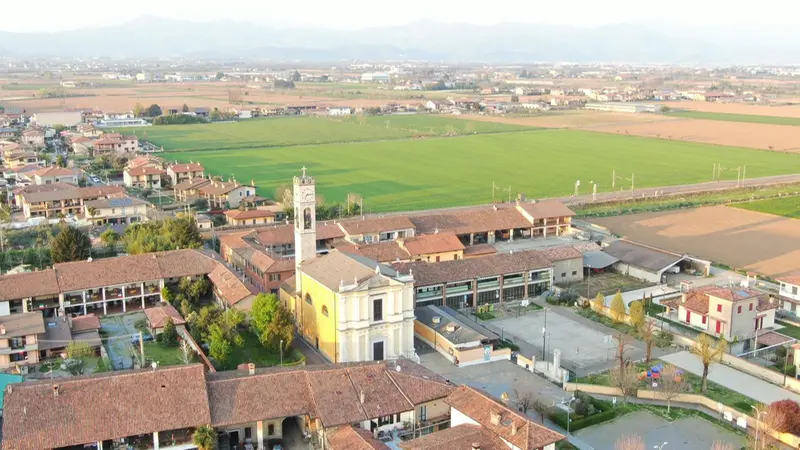 Il progetto di privati prevede strutture elevate per consentire il passaggio dei mezzi agricoli - © www.giornaledibrescia.it