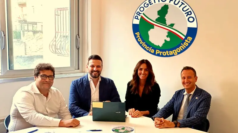 Maione insieme ai segretari provinciali del centrodestra - © www.giornaledibrescia.it