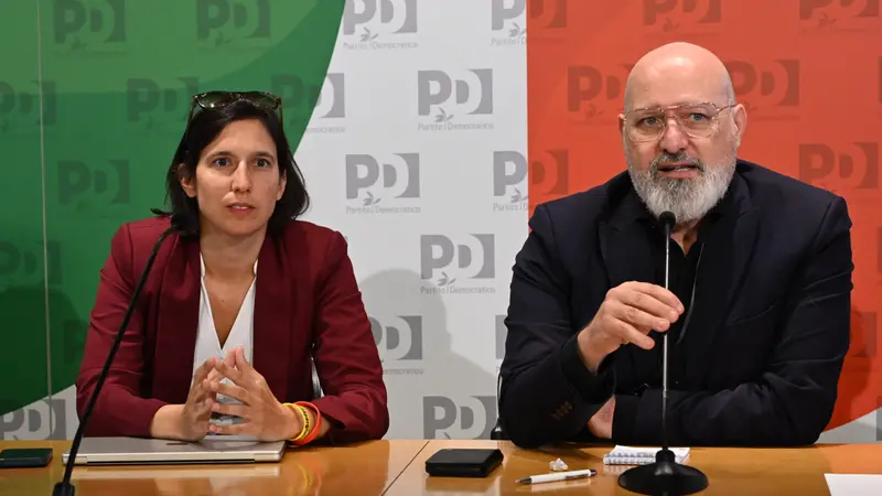 La segretaria del Pd Elly Schlein con il presidente Stefano Bonaccini - Foto Ansa © www.giornaledibrescia.it