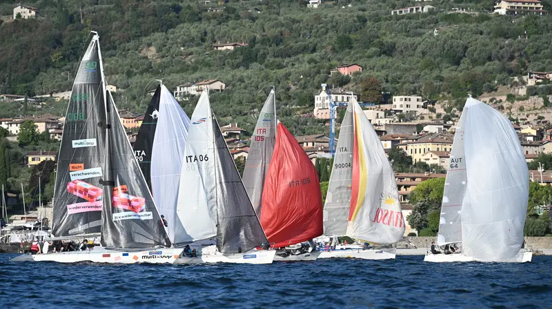 Lo spettacolo della vela alla Centomiglia del Garda - foto Newreporter Favretto