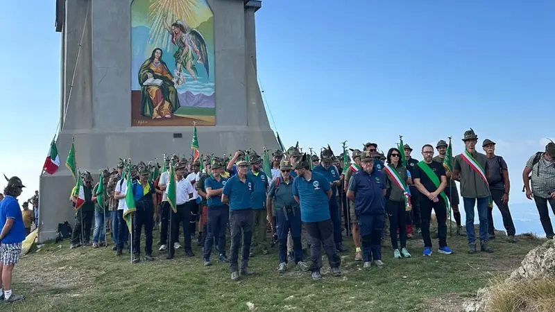 Gli alpini bresciani al monumento al Redentore