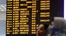 Una lista di treni cancellati - Foto d'archivio