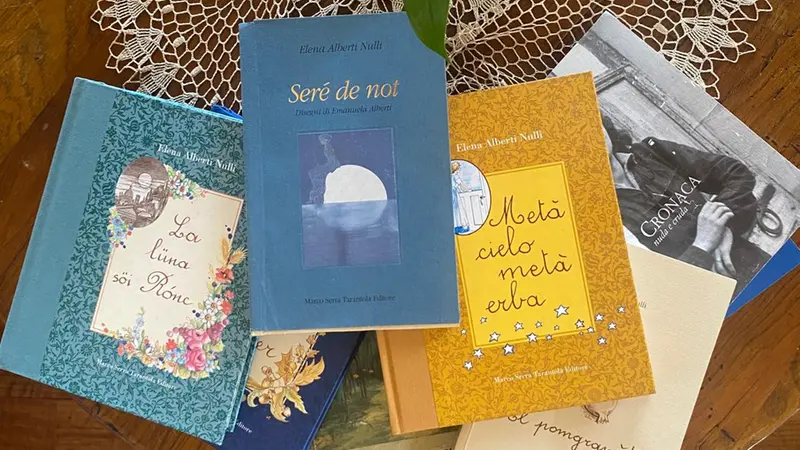 Alcuni dei volumi di poesie e racconti