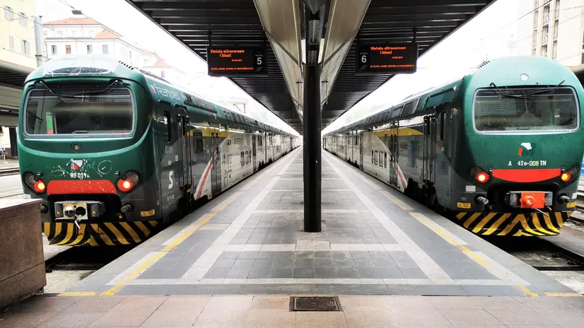 Due treni, immagine d'archivio