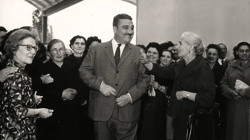 Giuseppe Ciocca con i dipendenti del gruppo