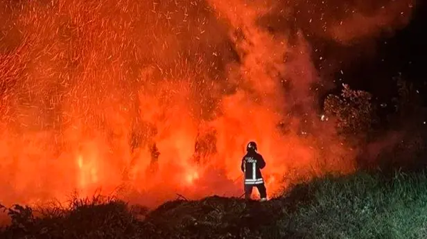 L'incendio tra Berzo Demo e Sellero
