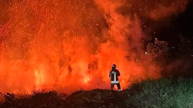 L'incendio tra Berzo Demo e Sellero