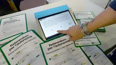 I giorni prima della consultazione, è stato simulato il voto elettronico - © www.giornaledibrescia.it