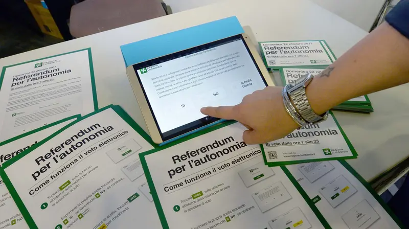 I giorni prima della consultazione, è stato simulato il voto elettronico - © www.giornaledibrescia.it