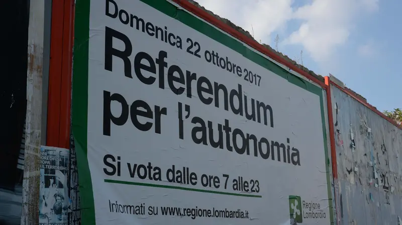Uno dei manifesti del referendum del 2017 - © www.giornaledibrescia.it