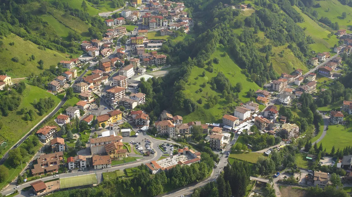 Tensione nel paese dell'Alta Valtrompia per l'inchiesta sulle cittadinanze facili