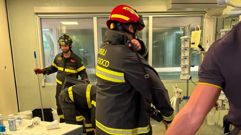 Vigili del fuoco al lavoro - © www.giornaledibrescia.it