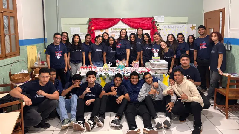 Alcuni ragazzi con cui opera monsignor Giovenale