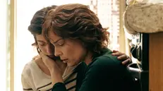 The Good Mothers: Gaia Girace nei panni di Denise Cosco con Micaela Ramazzotti, che interpreta Lea Garofalo