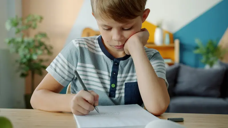 Nella scrittura possono comparire errori ortografici persistenti