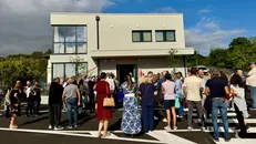 La facciata della scuola dell'infanzia a Puegnago
