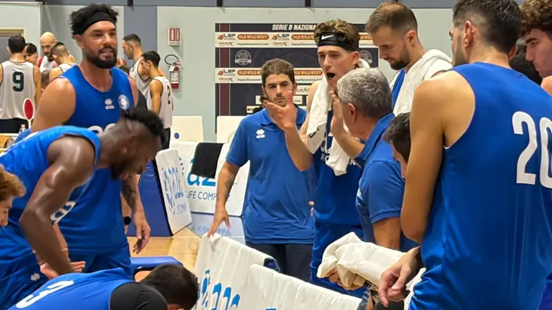 Un timeout di coach Calvani - © www.giornaledibrescia.it
