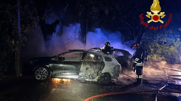 I Vigili del fuoco al lavoro nella notte © www.giornaledibrescia.it