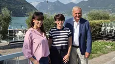 La sindaca Paola Pezzotti tra Elisabetta Del Medico e Marco Recalcati