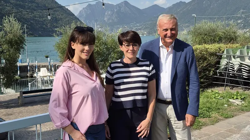 La sindaca Paola Pezzotti tra Elisabetta Del Medico e Marco Recalcati