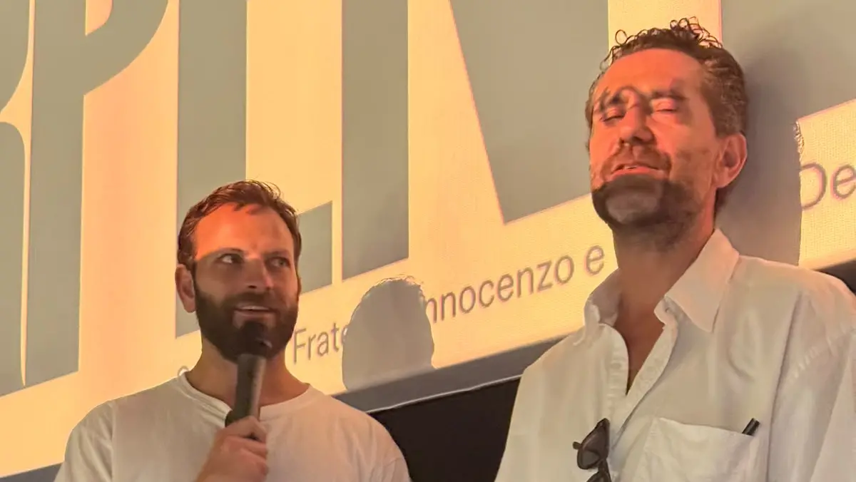 Alessandro Borghi e il regista Roberto De Paolis all'anteprima di «Serpenti» al Moretto - www.giornaledibrescia.it