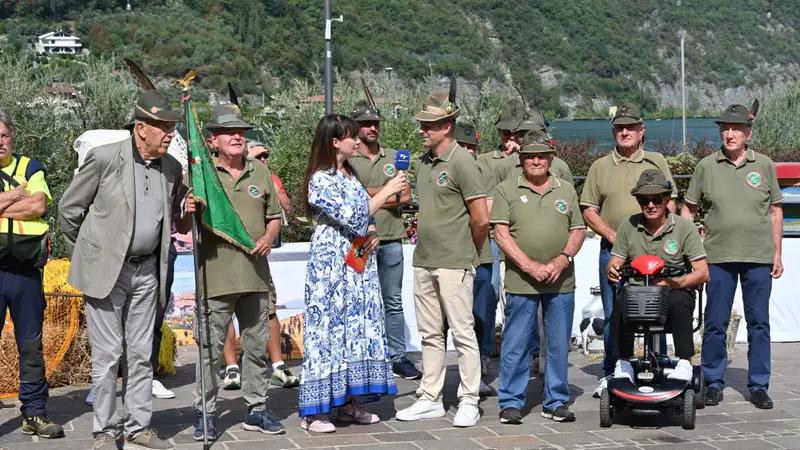 Il gruppo Alpini - Gabriele Strada/Neg © www.giornaledibrescia.it