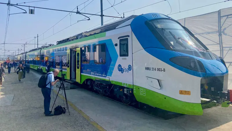Uno dei treni a idrogeno - © www.giornaledibrescia.it